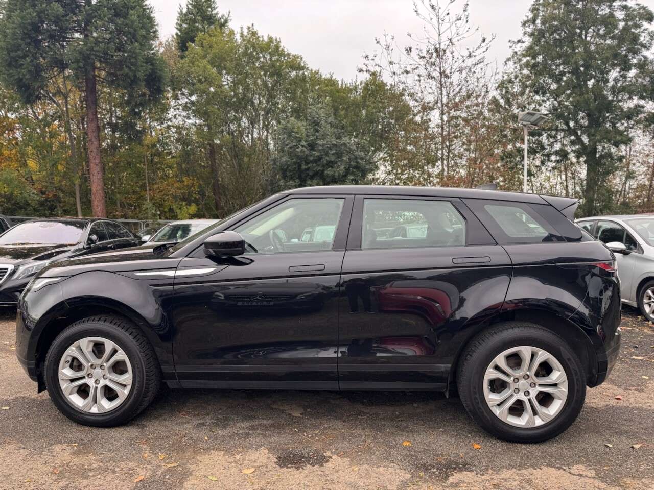 A 2019 LAND ROVER RANGE ROVER EVOQUE 2.0 D150 S SUV 5dr Diesel Auto 4WD Euro 6 (s/s) (150 ps) SAT NAV + LANE ASS A 2019 LAND ROVER RANGE ROVER EVOQUE 2.0 D150 S SUV 5dr Diesel Auto 4WD Euro 6 (s/s) (150 ps) SAT NAV + LANE ASS