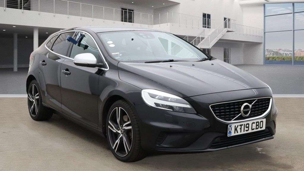 A 2019 VOLVO V40 1.5 T2 R-Design Edition Hatchback 5dr Petrol Auto Euro 6 (s/s) (122 ps) BLU A 2019 VOLVO V40 1.5 T2 R-Design Edition Hatchback 5dr Petrol Auto Euro 6 (s/s) (122 ps) BLU