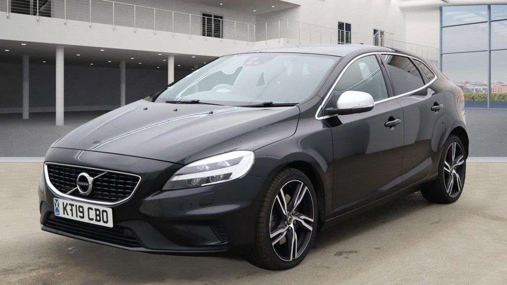 A 2019 VOLVO V40 1.5 T2 R-Design Edition Hatchback 5dr Petrol Auto Euro 6 (s/s) (122 ps) BLU A 2019 VOLVO V40 1.5 T2 R-Design Edition Hatchback 5dr Petrol Auto Euro 6 (s/s) (122 ps) BLU