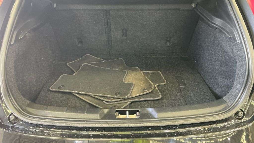 2019 VOLVO V40 2019 VOLVO V40