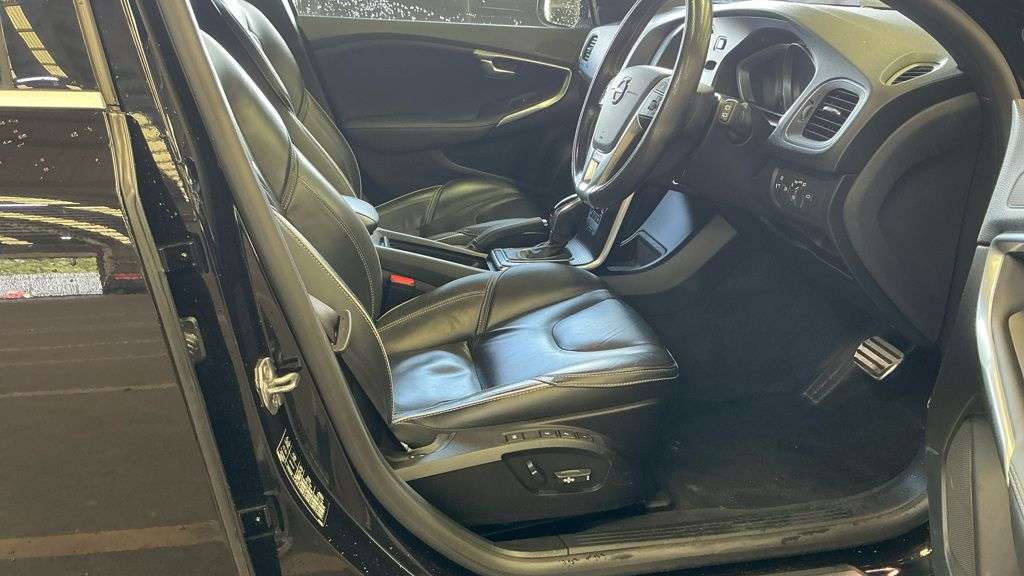 2019 VOLVO V40 2019 VOLVO V40