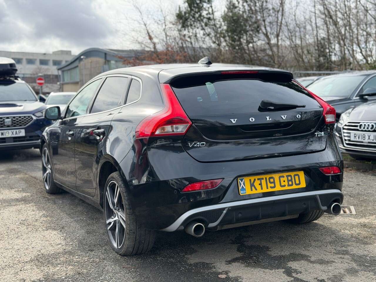 2019 VOLVO V40 2019 VOLVO V40
