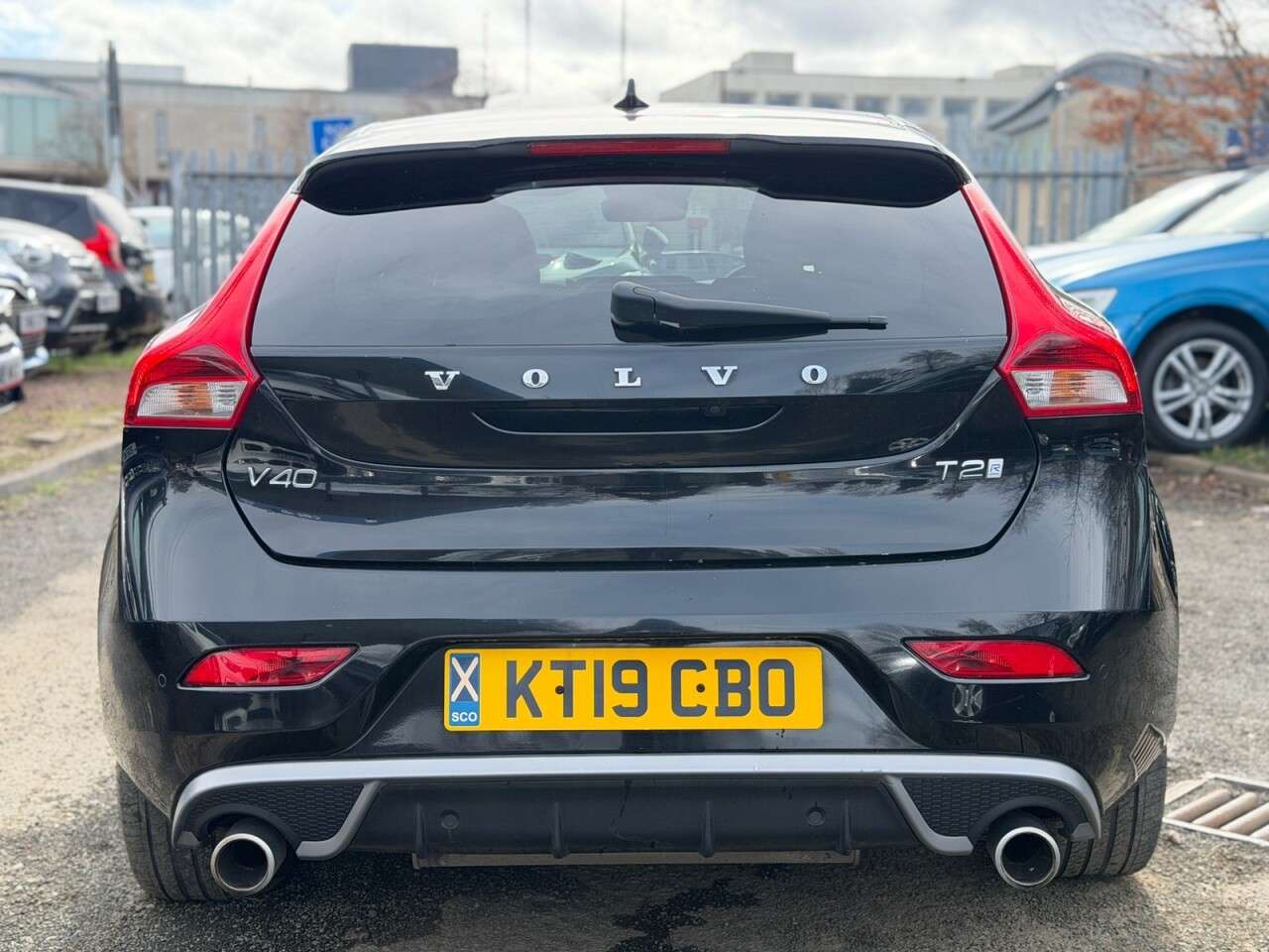 2019 VOLVO V40 2019 VOLVO V40