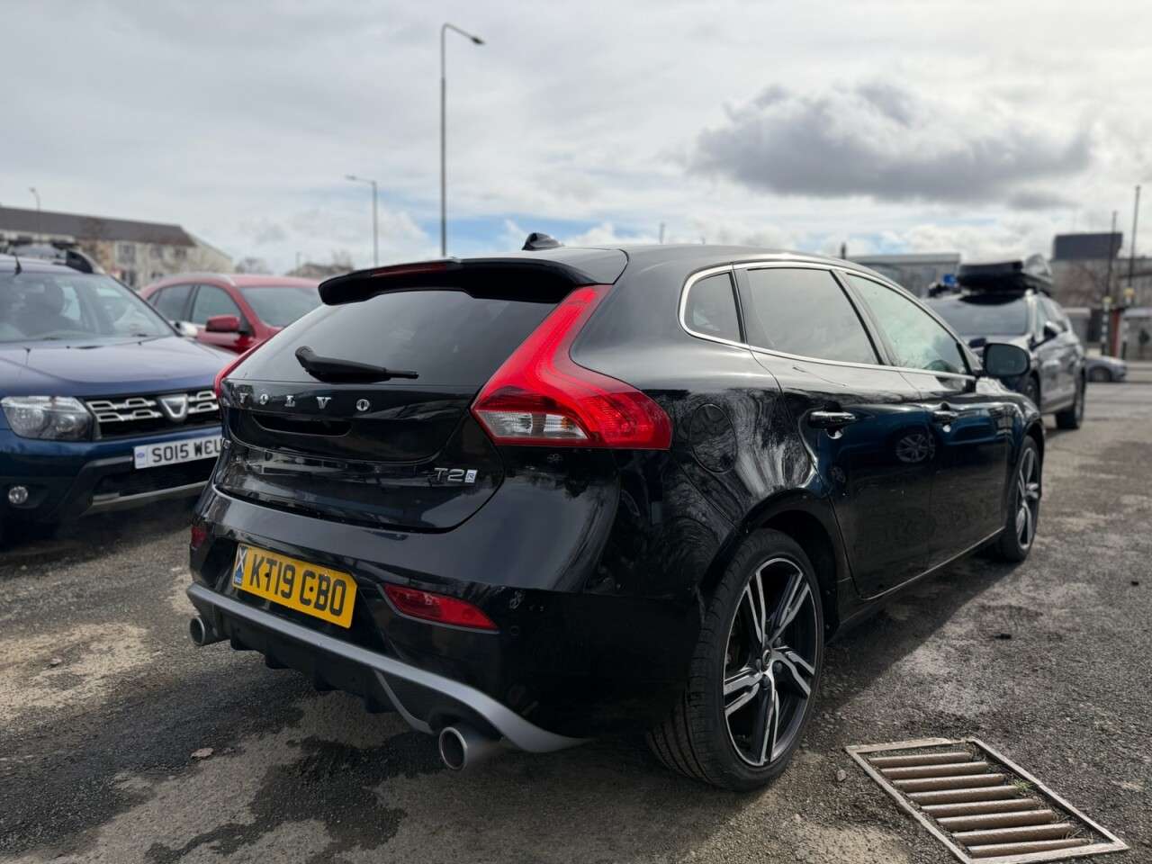 2019 VOLVO V40 2019 VOLVO V40