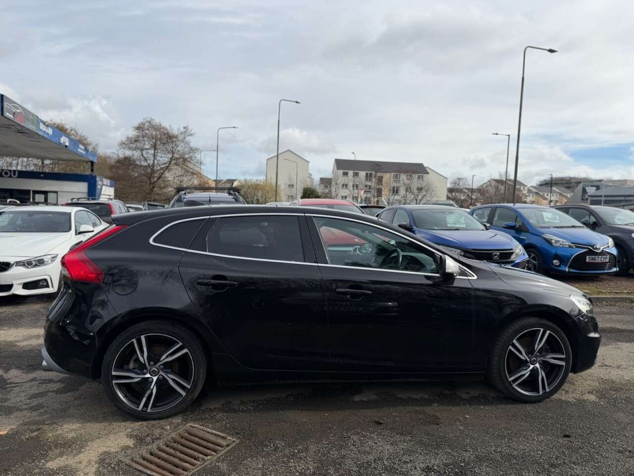 2019 VOLVO V40 2019 VOLVO V40