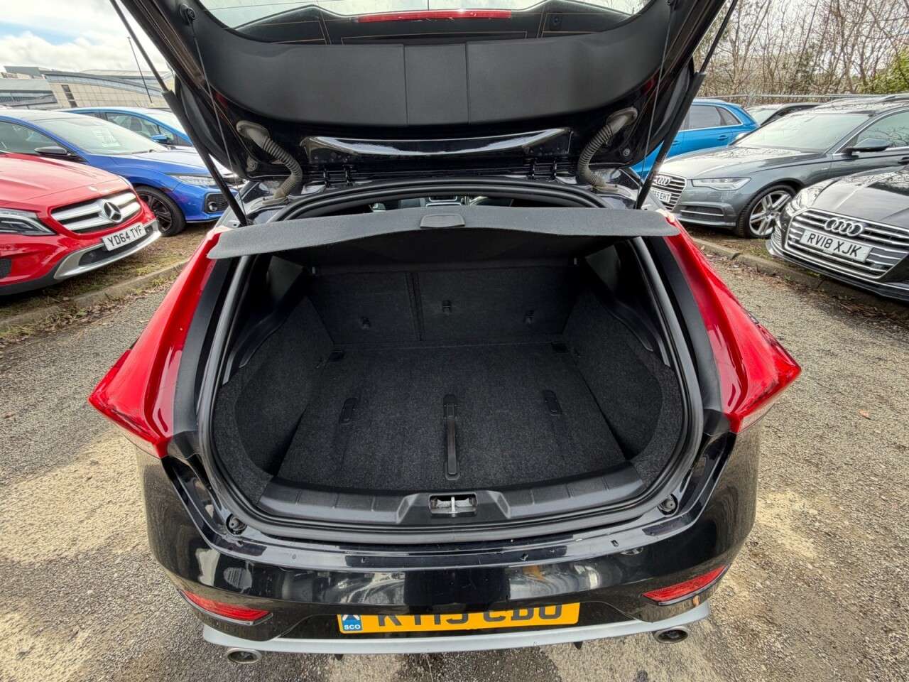 2019 VOLVO V40 2019 VOLVO V40