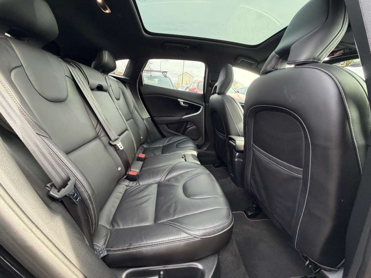 2019 VOLVO V40 2019 VOLVO V40