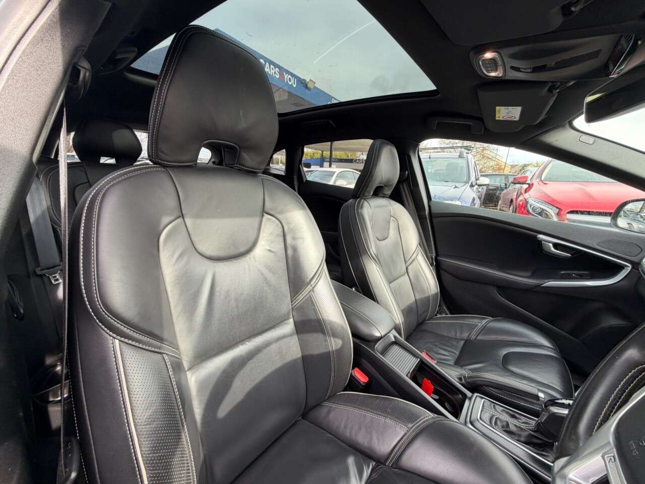 2019 VOLVO V40 2019 VOLVO V40