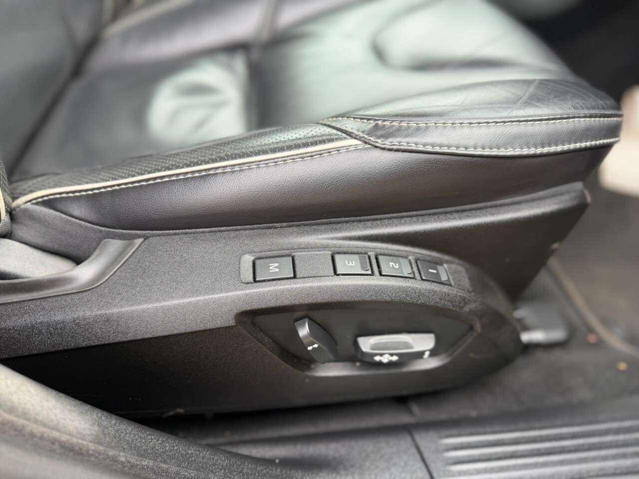 2019 VOLVO V40 2019 VOLVO V40