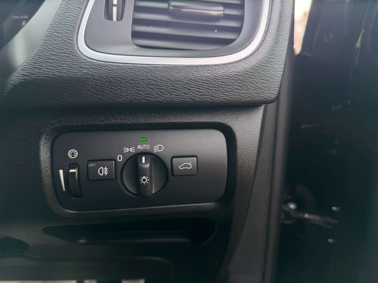 2019 VOLVO V40 2019 VOLVO V40