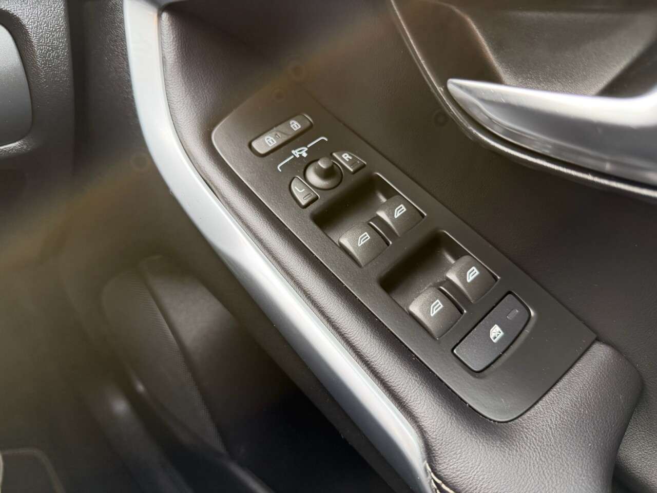 2019 VOLVO V40 2019 VOLVO V40