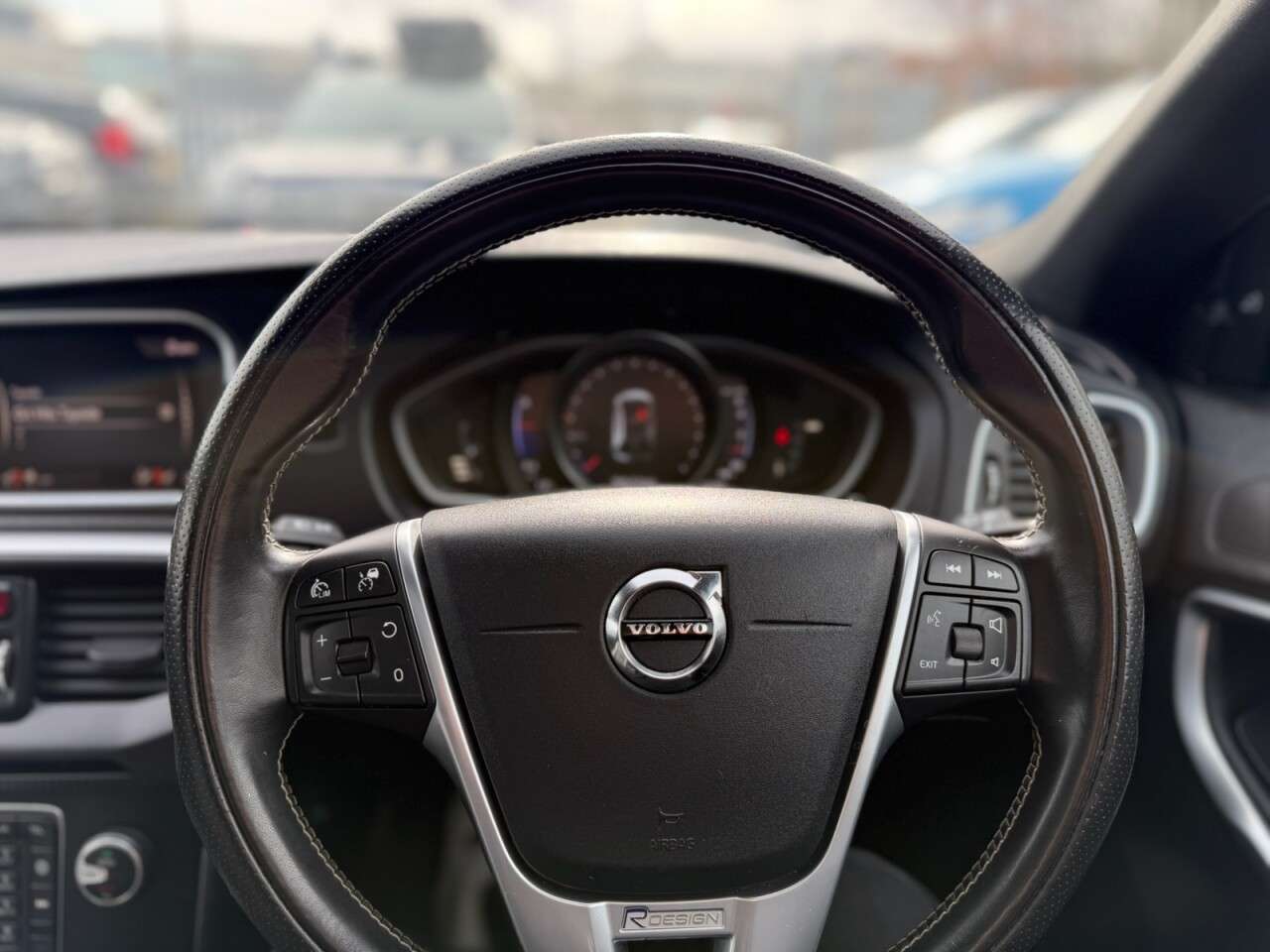 2019 VOLVO V40 2019 VOLVO V40