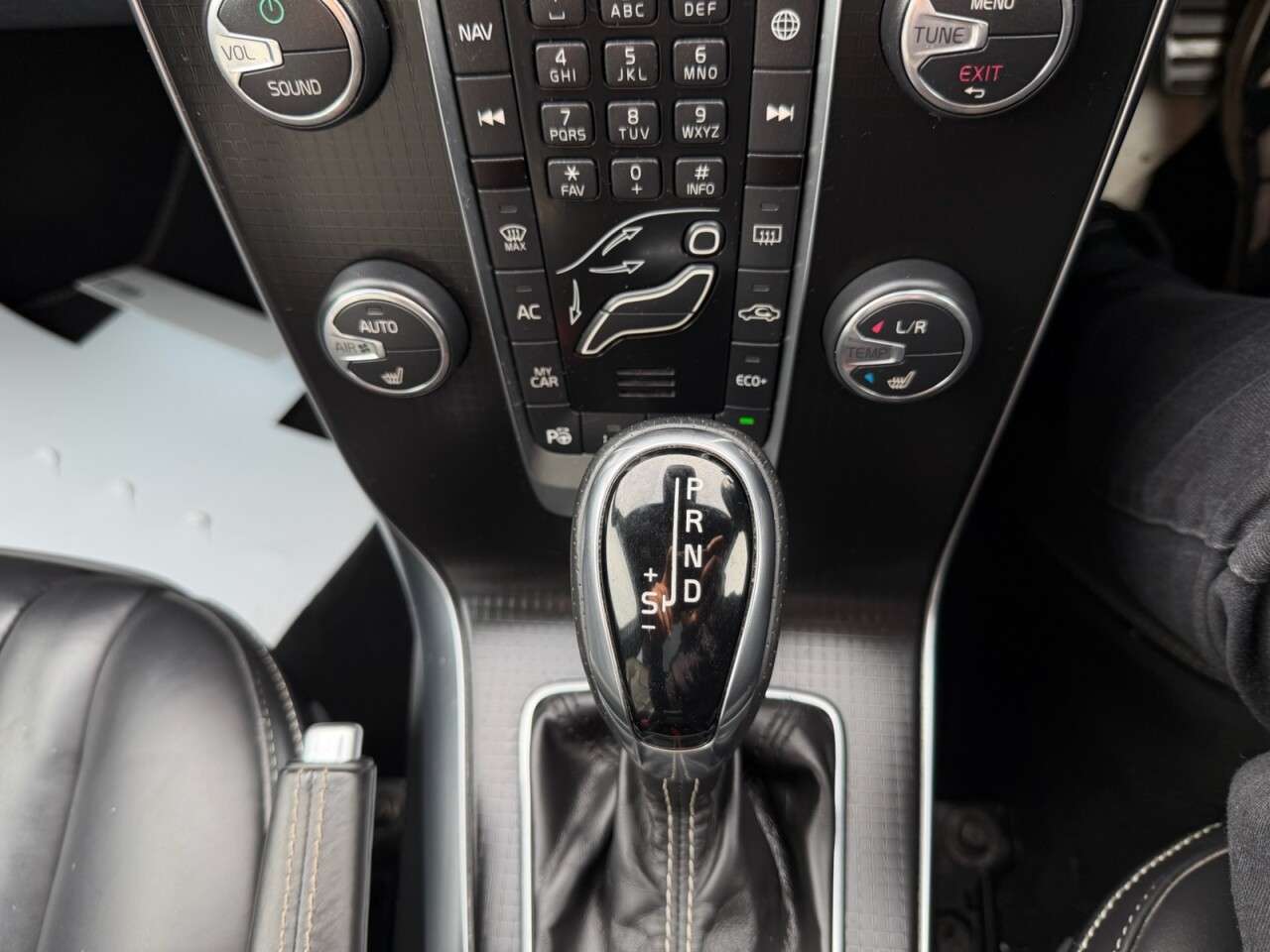 2019 VOLVO V40 2019 VOLVO V40