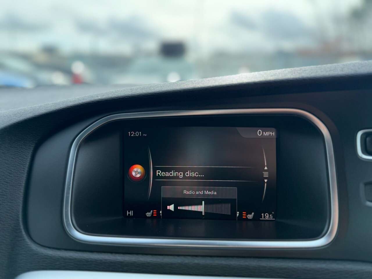 2019 VOLVO V40 2019 VOLVO V40