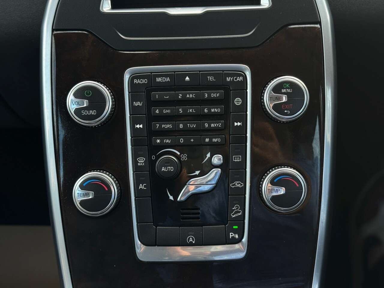 2016 VOLVO XC70 2016 VOLVO XC70