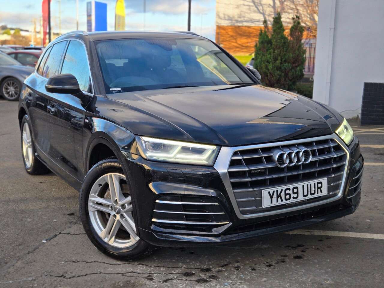 A 2019 AUDI Q5 2.0 TDI 40 S line SUV 5dr Diesel S Tronic quattro Euro 6 (s/s) (190 ps) A 2019 AUDI Q5 2.0 TDI 40 S line SUV 5dr Diesel S Tronic quattro Euro 6 (s/s) (190 ps)