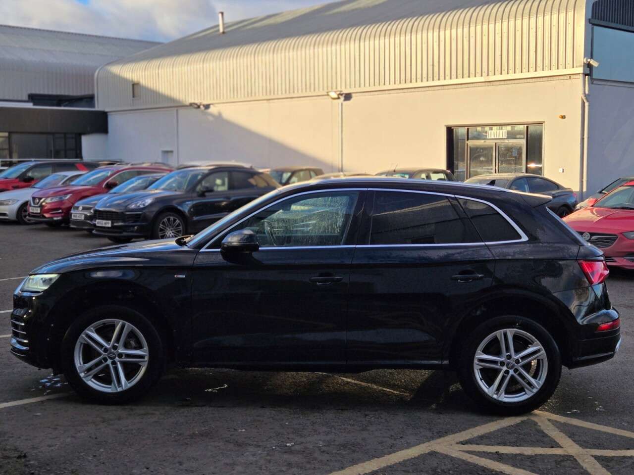 A 2019 AUDI Q5 2.0 TDI 40 S line SUV 5dr Diesel S Tronic quattro Euro 6 (s/s) (190 ps) A 2019 AUDI Q5 2.0 TDI 40 S line SUV 5dr Diesel S Tronic quattro Euro 6 (s/s) (190 ps)