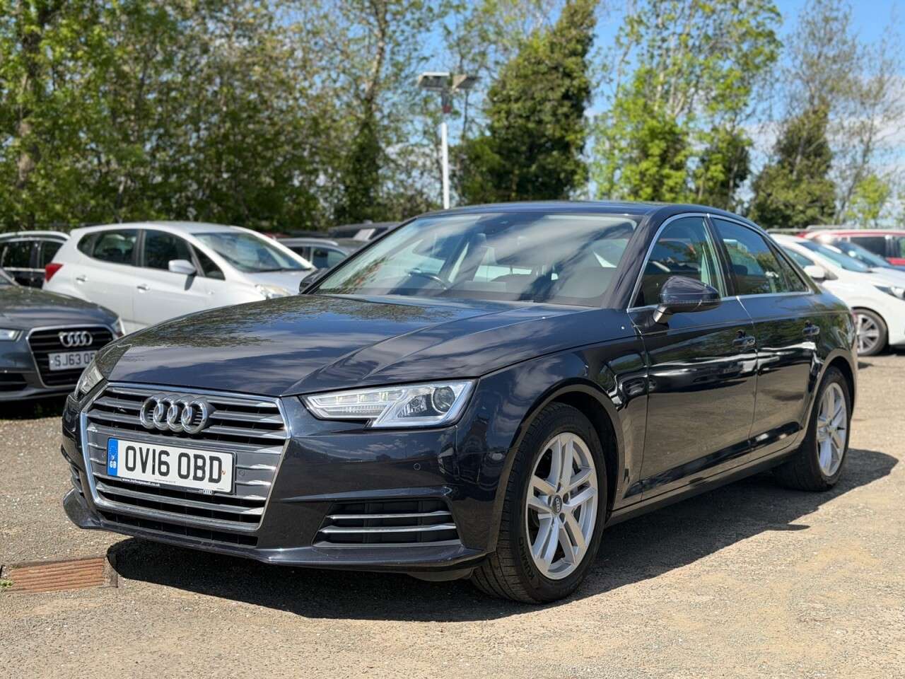 A 2016 AUDI A4 2.0 TDI ultra Sport Saloon 4dr Diesel S Tronic Euro 6 (s/s) (190 ps) A 2016 AUDI A4 2.0 TDI ultra Sport Saloon 4dr Diesel S Tronic Euro 6 (s/s) (190 ps)