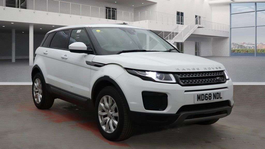 A 2019 LAND ROVER RANGE ROVER EVOQUE 2.0 TD4 SE SUV 5dr Diesel Auto 4WD Euro 6 (s/s) (180 ps) A 2019 LAND ROVER RANGE ROVER EVOQUE 2.0 TD4 SE SUV 5dr Diesel Auto 4WD Euro 6 (s/s) (180 ps)