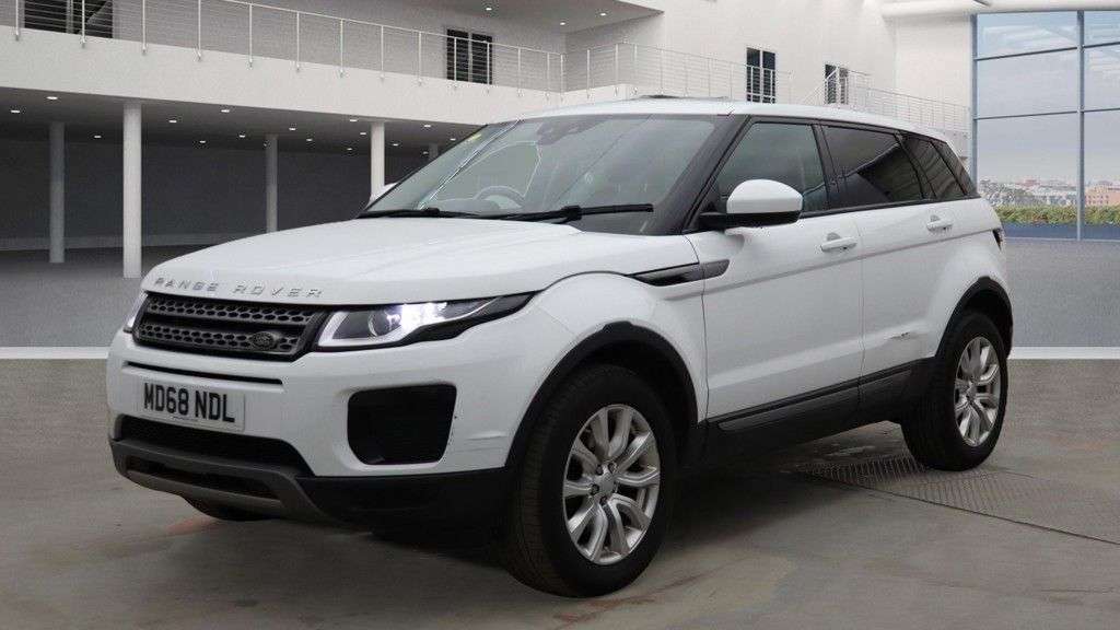 A 2019 LAND ROVER RANGE ROVER EVOQUE 2.0 TD4 SE SUV 5dr Diesel Auto 4WD Euro 6 (s/s) (180 ps) A 2019 LAND ROVER RANGE ROVER EVOQUE 2.0 TD4 SE SUV 5dr Diesel Auto 4WD Euro 6 (s/s) (180 ps)