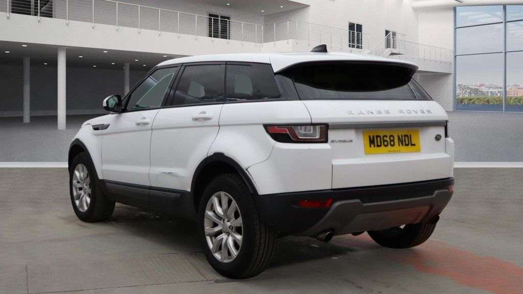 A 2019 LAND ROVER RANGE ROVER EVOQUE 2.0 TD4 SE SUV 5dr Diesel Auto 4WD Euro 6 (s/s) (180 ps) A 2019 LAND ROVER RANGE ROVER EVOQUE 2.0 TD4 SE SUV 5dr Diesel Auto 4WD Euro 6 (s/s) (180 ps)