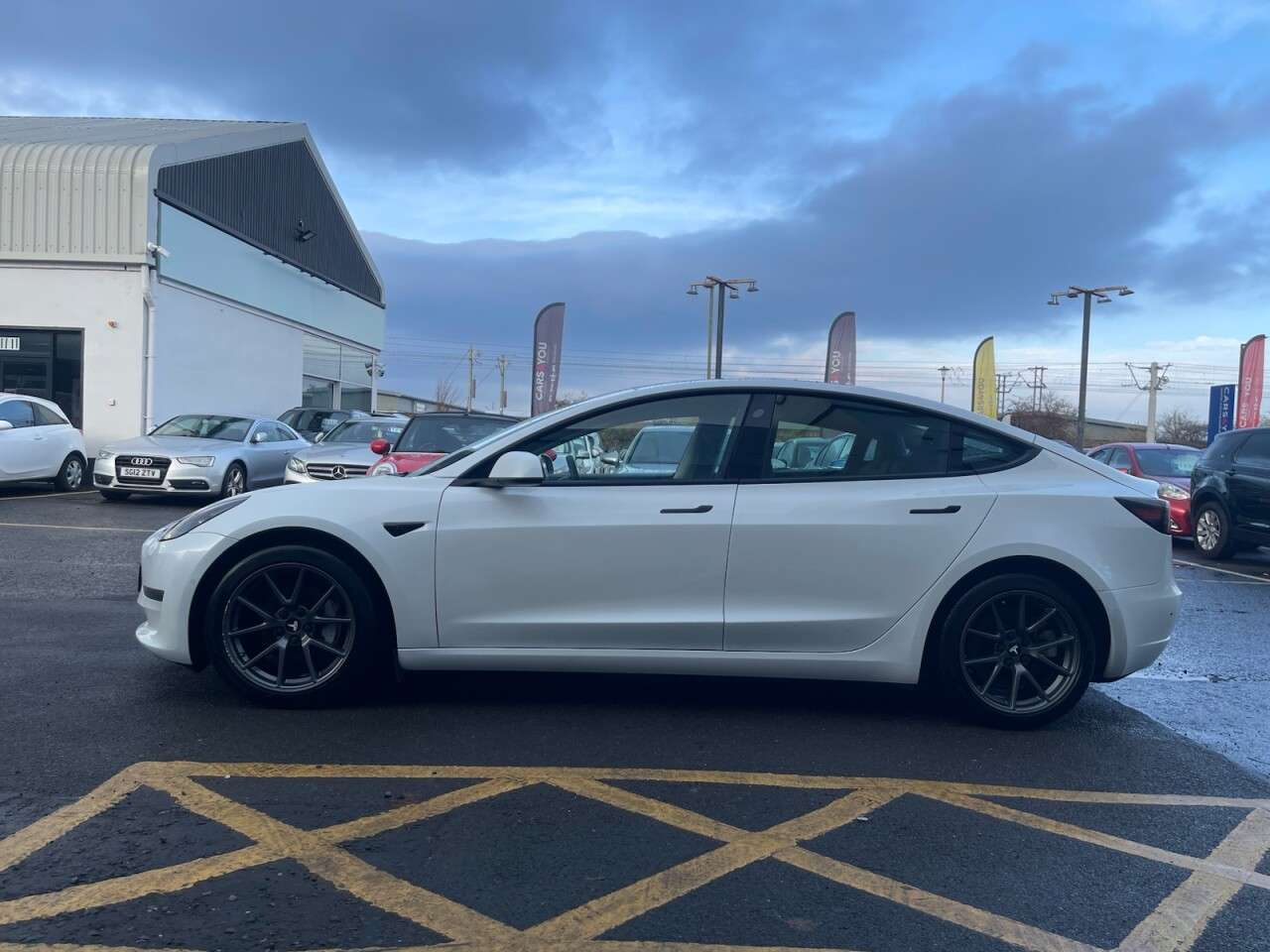 A 2020 TESLA MODEL 3 (Dual Motor) Long Range Saloon 4dr Electric Auto 4WDE (346 ps) BACK CAMERA+ A 2020 TESLA MODEL 3 (Dual Motor) Long Range Saloon 4dr Electric Auto 4WDE (346 ps) BACK CAMERA+