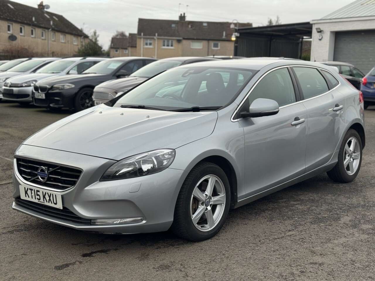 A 2015 VOLVO V40 2.0 D3 SE Nav Hatchback 5dr Diesel Manual Euro 6 (s/s) (150 ps) A 2015 VOLVO V40 2.0 D3 SE Nav Hatchback 5dr Diesel Manual Euro 6 (s/s) (150 ps)
