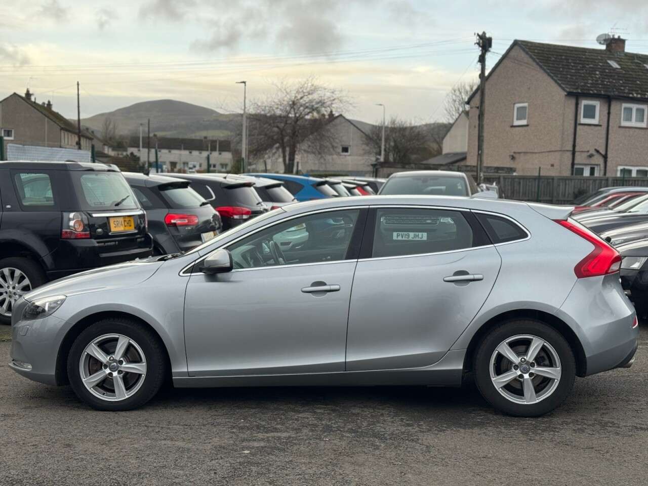 A 2015 VOLVO V40 2.0 D3 SE Nav Hatchback 5dr Diesel Manual Euro 6 (s/s) (150 ps) A 2015 VOLVO V40 2.0 D3 SE Nav Hatchback 5dr Diesel Manual Euro 6 (s/s) (150 ps)