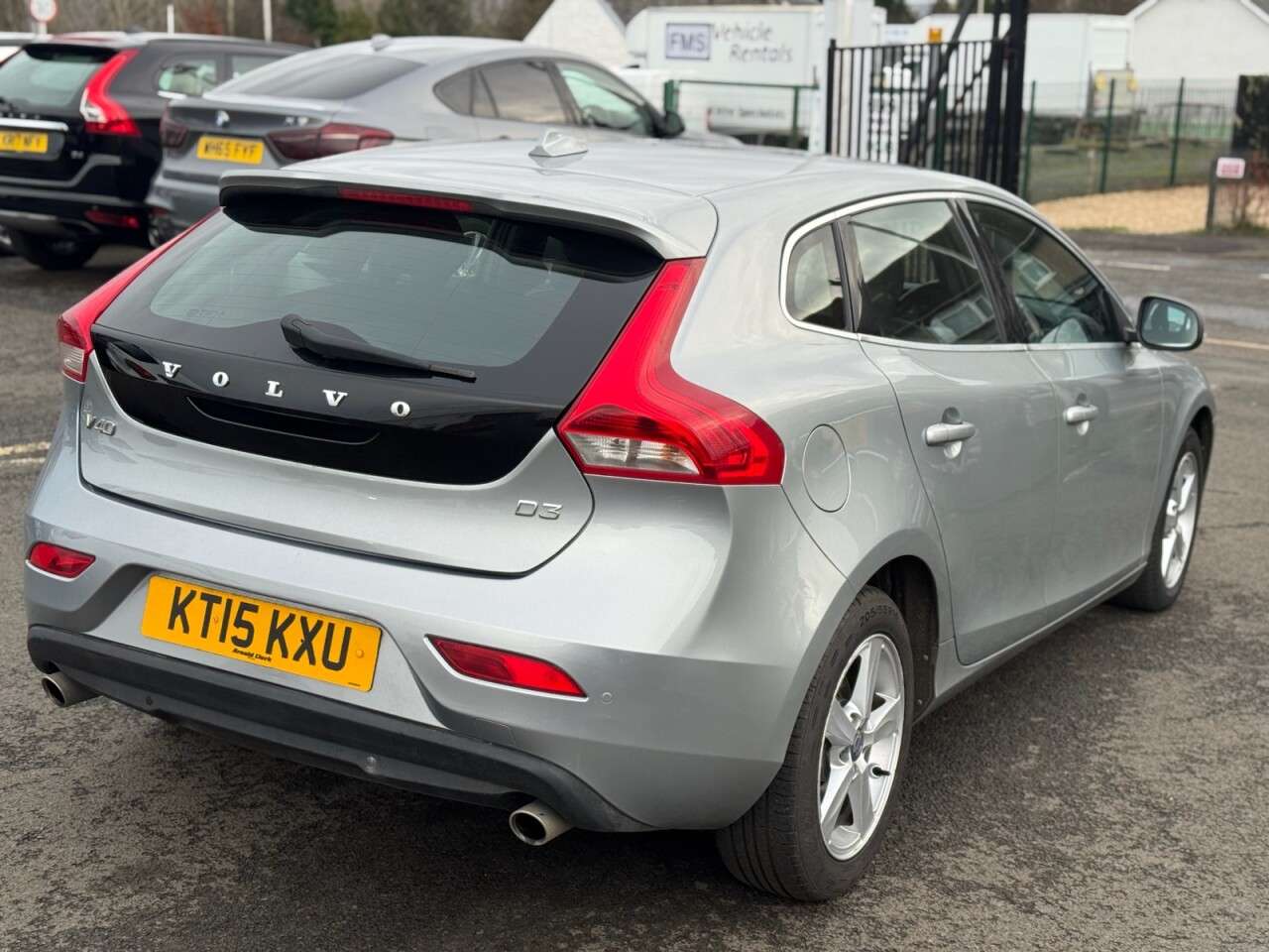 2015 VOLVO V40 2015 VOLVO V40