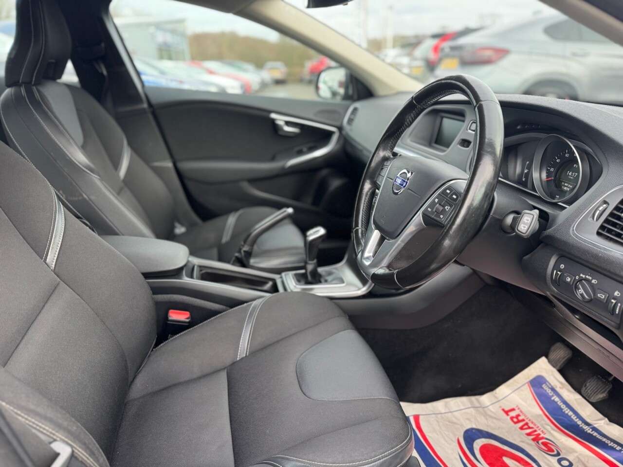 2015 VOLVO V40 2015 VOLVO V40