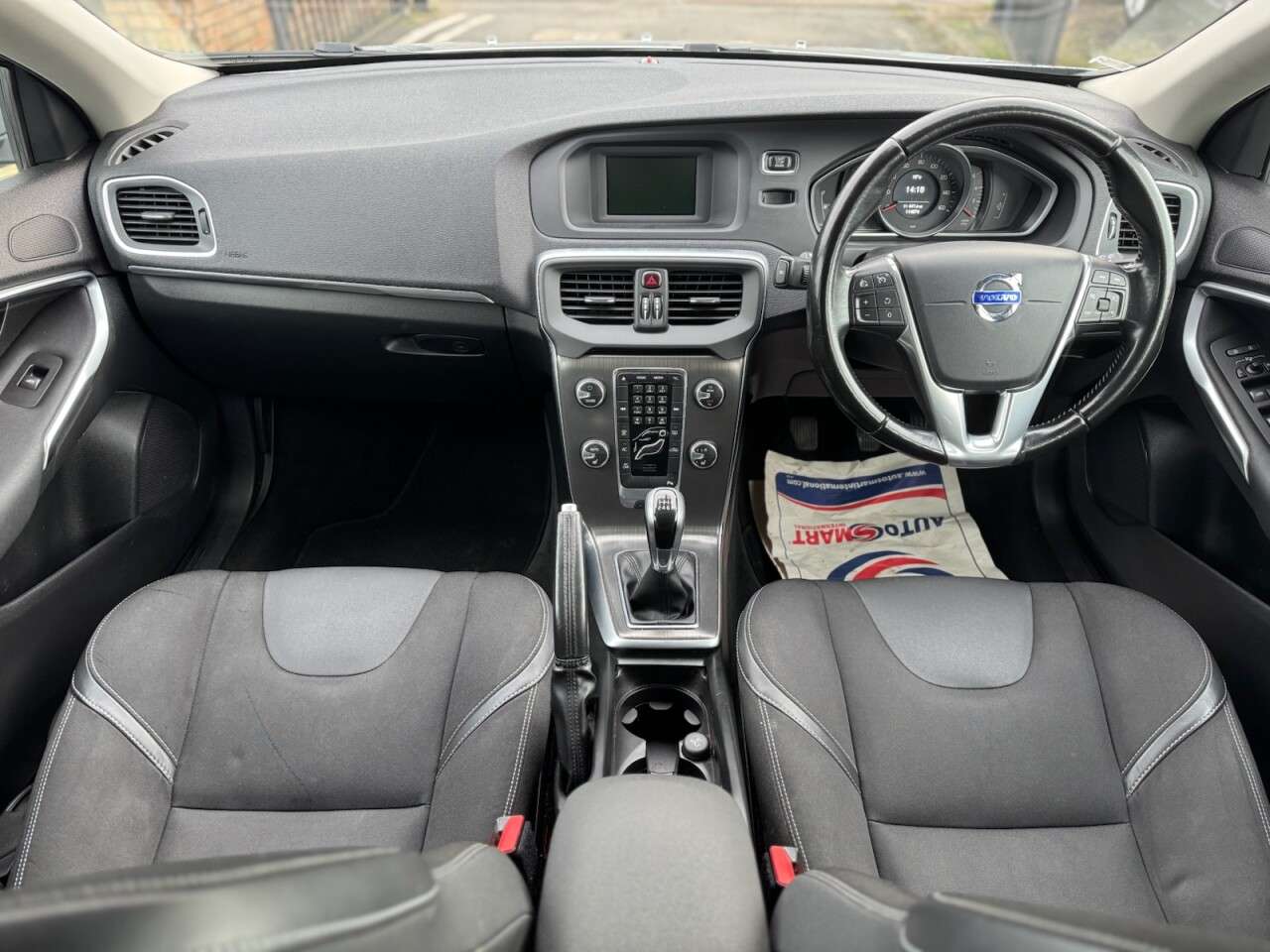 2015 VOLVO V40 2015 VOLVO V40