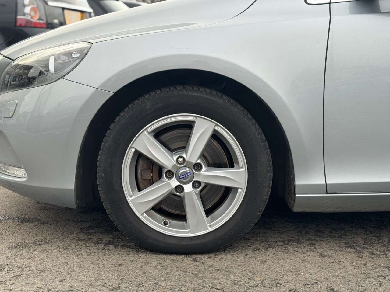 2015 VOLVO V40 2015 VOLVO V40