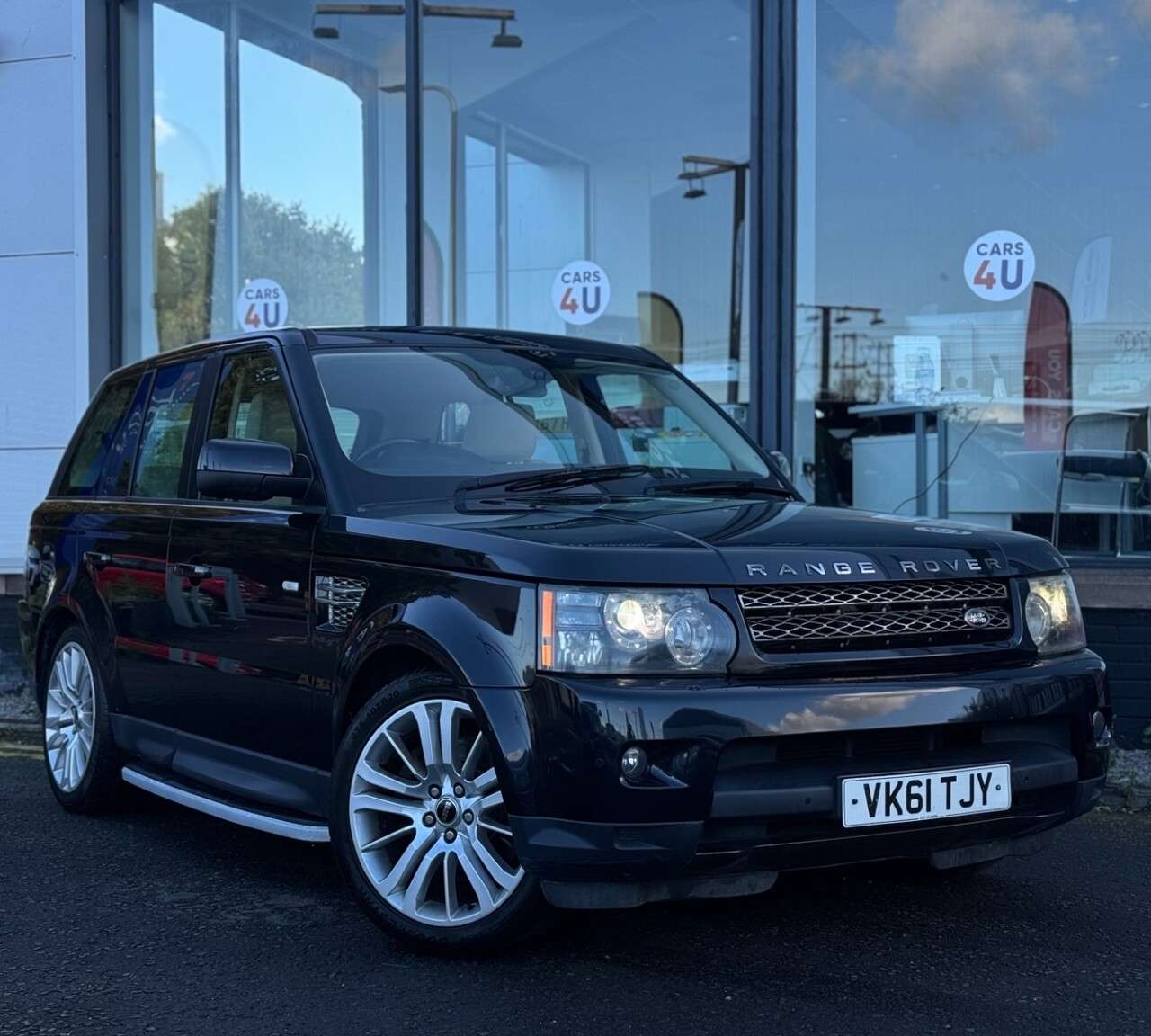 A 2011 LAND ROVER RANGE ROVER SPORT 3.0 SD V6 HSE SUV 5dr Diesel Auto 4WD Euro 5 (255 bhp) A 2011 LAND ROVER RANGE ROVER SPORT 3.0 SD V6 HSE SUV 5dr Diesel Auto 4WD Euro 5 (255 bhp)