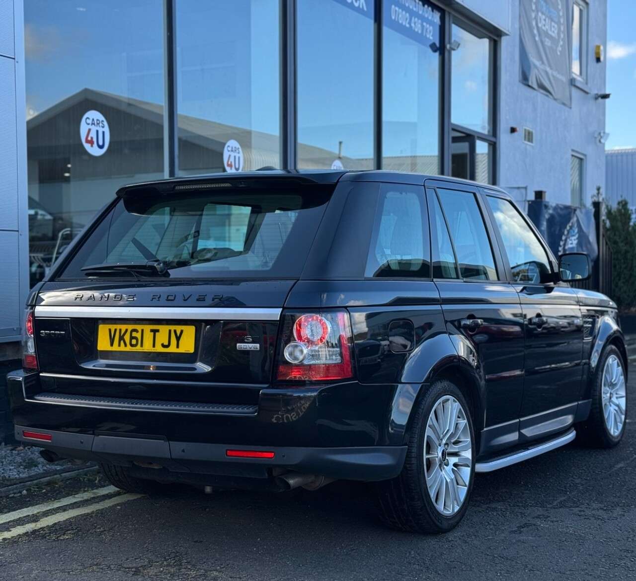 A 2011 LAND ROVER RANGE ROVER SPORT 3.0 SD V6 HSE SUV 5dr Diesel Auto 4WD Euro 5 (255 bhp) A 2011 LAND ROVER RANGE ROVER SPORT 3.0 SD V6 HSE SUV 5dr Diesel Auto 4WD Euro 5 (255 bhp)