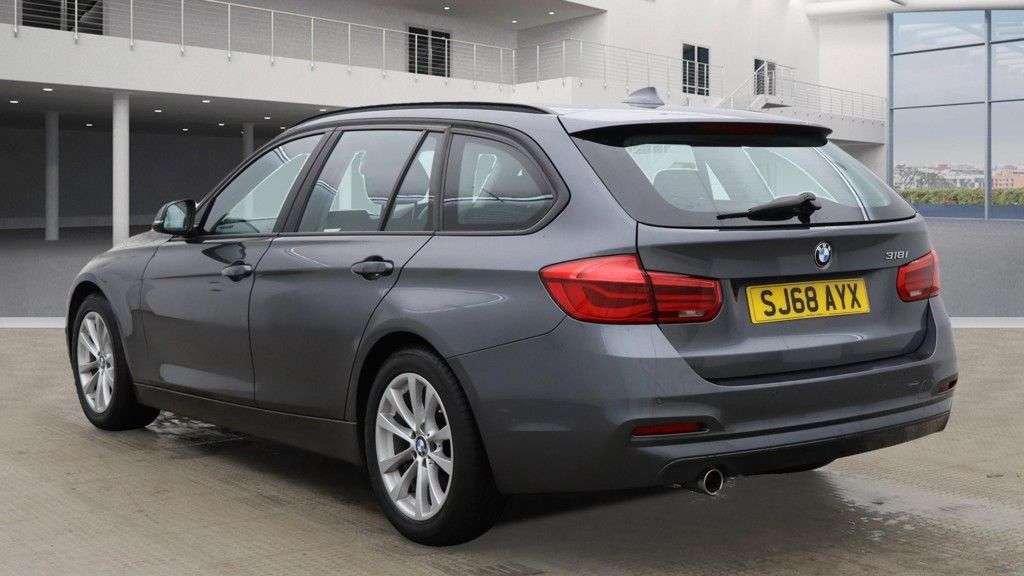 A 2018 BMW 3 SERIES 1.5 318i SE Touring 5dr Petrol Manual Euro 6 (s/s) (136 ps) A 2018 BMW 3 SERIES 1.5 318i SE Touring 5dr Petrol Manual Euro 6 (s/s) (136 ps)