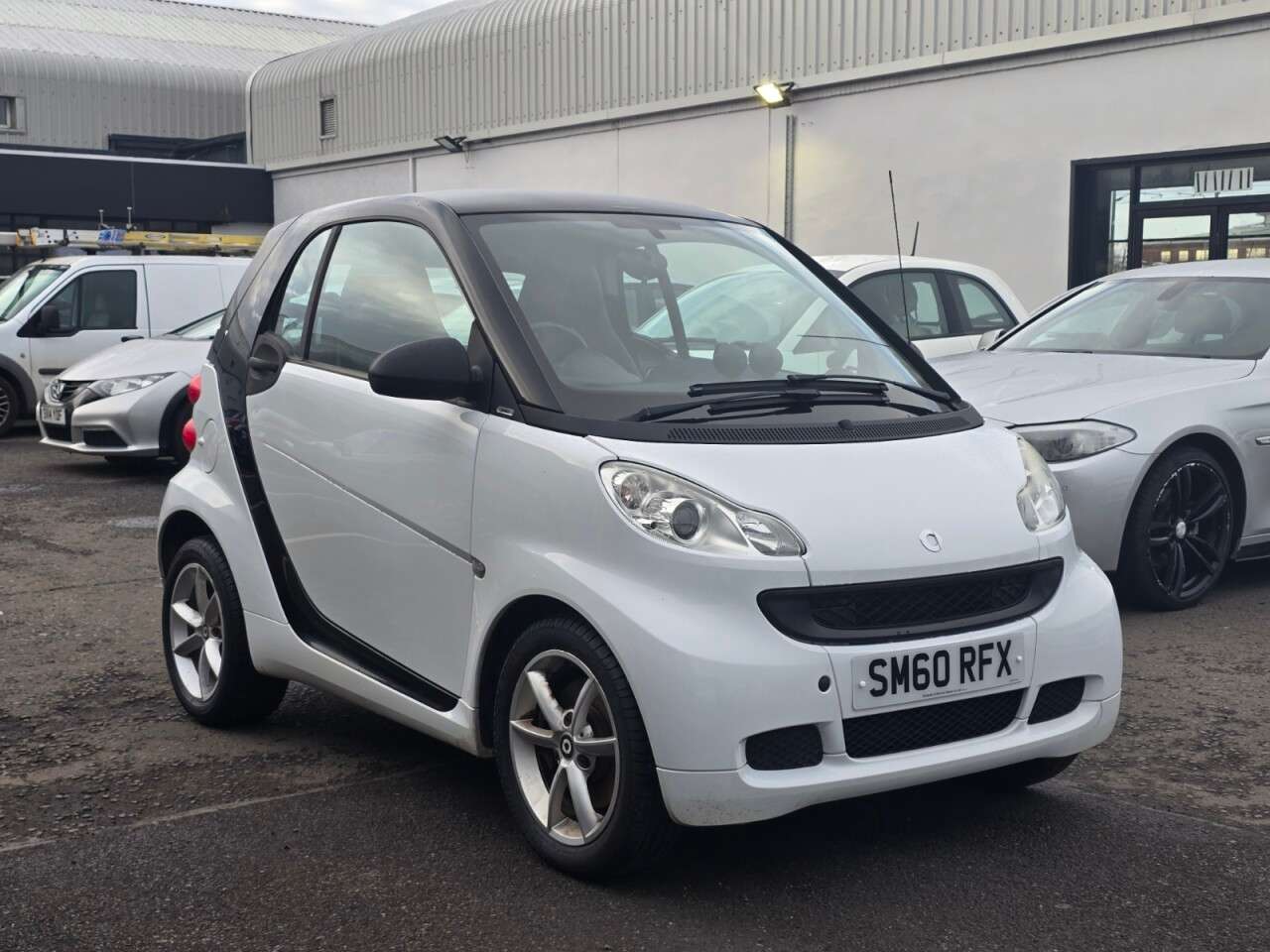 A 2011 SMART FORTWO 1.0 MHD Pulse Coupe 2dr Petrol SoftTouch Euro 5 (s/s) (71 bhp) A 2011 SMART FORTWO 1.0 MHD Pulse Coupe 2dr Petrol SoftTouch Euro 5 (s/s) (71 bhp)