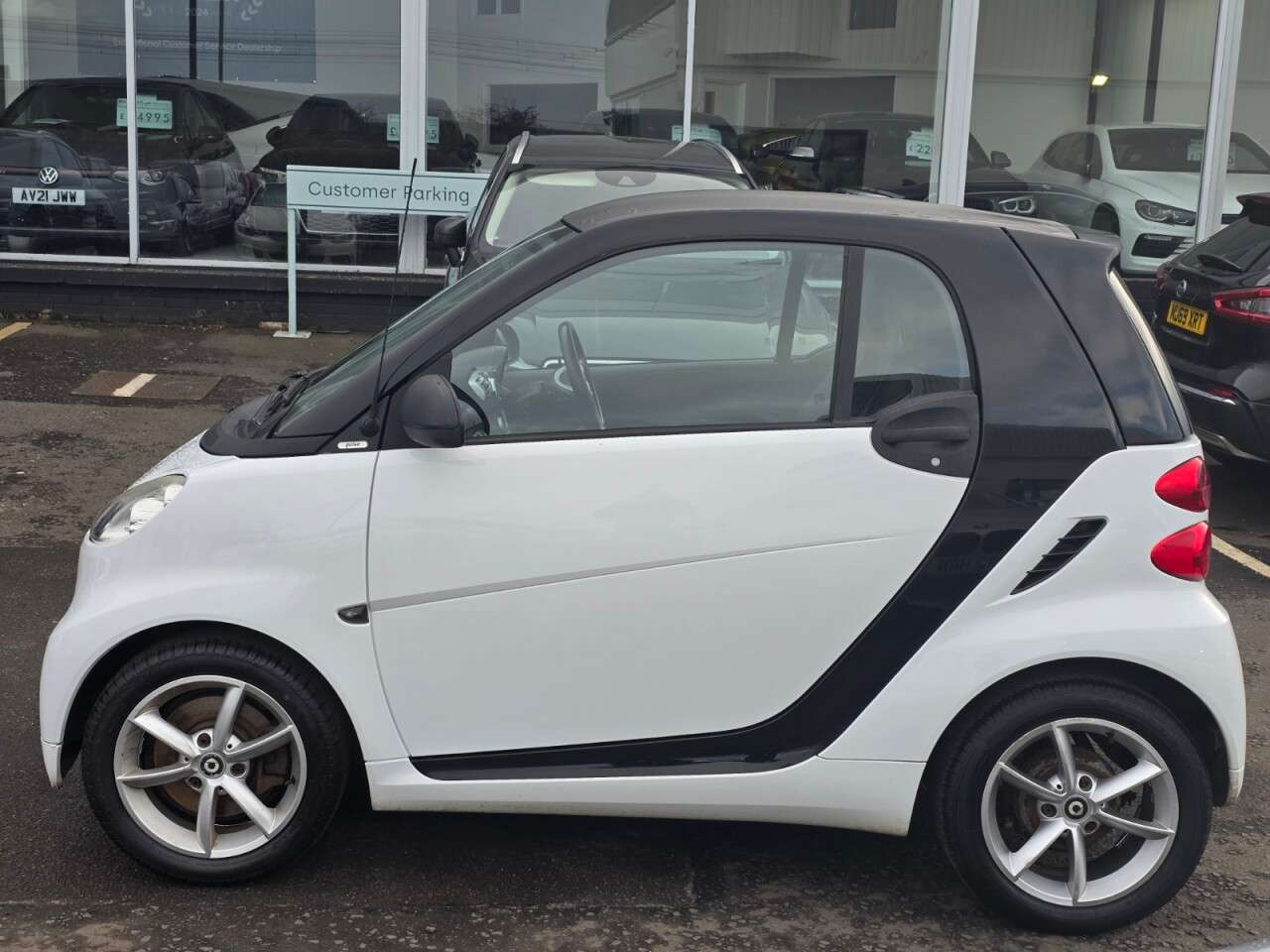 A 2011 SMART FORTWO 1.0 MHD Pulse Coupe 2dr Petrol SoftTouch Euro 5 (s/s) (71 bhp) A 2011 SMART FORTWO 1.0 MHD Pulse Coupe 2dr Petrol SoftTouch Euro 5 (s/s) (71 bhp)