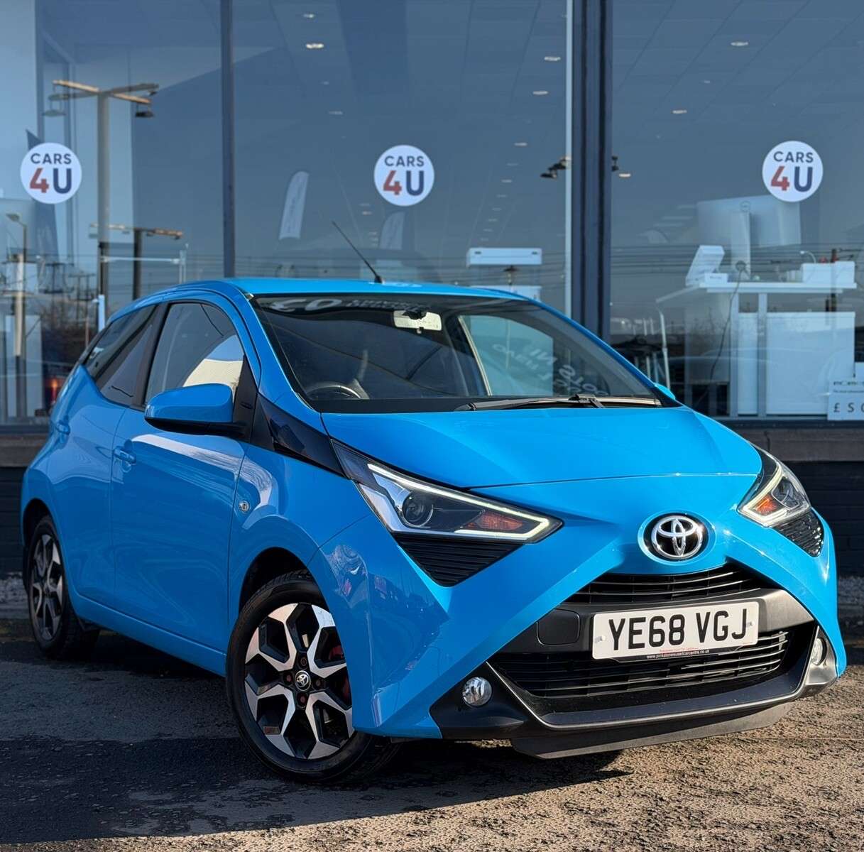 A 2018 TOYOTA AYGO 1.0 VVT-i x-plore Hatchback 5dr Petrol Manual Euro 6 (71 ps) A 2018 TOYOTA AYGO 1.0 VVT-i x-plore Hatchback 5dr Petrol Manual Euro 6 (71 ps)