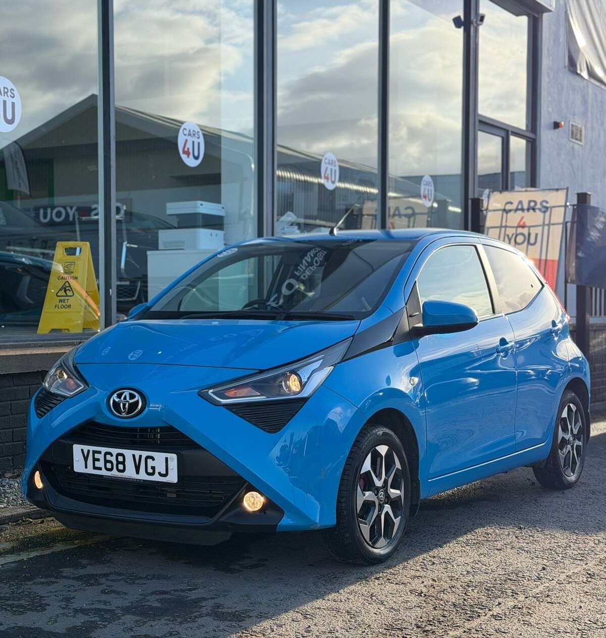 A 2018 TOYOTA AYGO 1.0 VVT-i x-plore Hatchback 5dr Petrol Manual Euro 6 (71 ps) A 2018 TOYOTA AYGO 1.0 VVT-i x-plore Hatchback 5dr Petrol Manual Euro 6 (71 ps)
