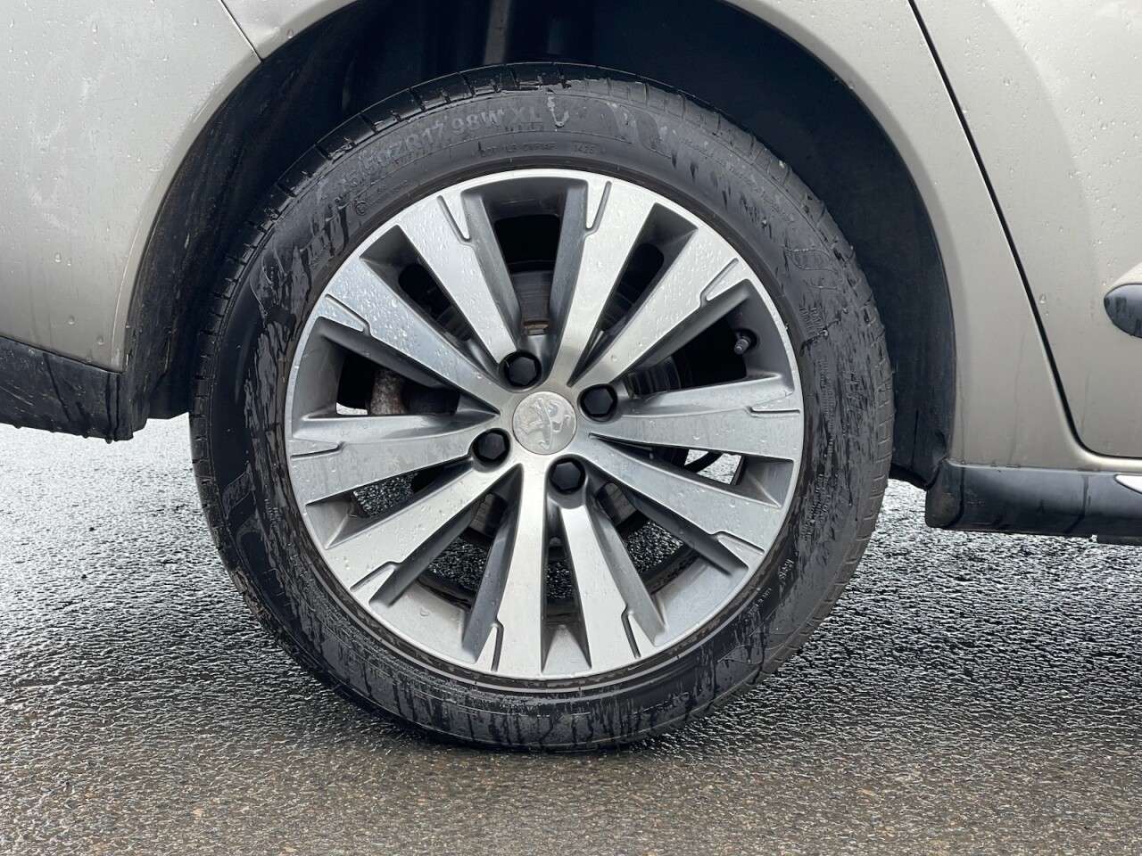 2017 PEUGEOT 3008 2017 PEUGEOT 3008