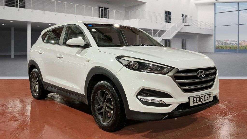 A 2016 HYUNDAI TUCSON 1.6 GDi Blue Drive S SUV 5dr Petrol Manual Euro 6 (s/s) (132 ps) A 2016 HYUNDAI TUCSON 1.6 GDi Blue Drive S SUV 5dr Petrol Manual Euro 6 (s/s) (132 ps)