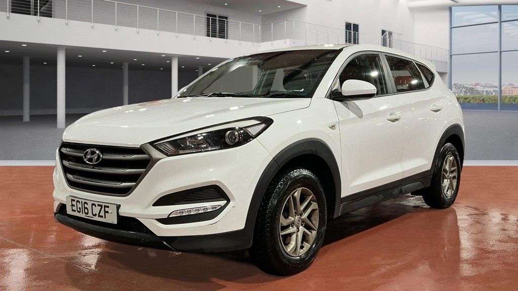 A 2016 HYUNDAI TUCSON 1.6 GDi Blue Drive S SUV 5dr Petrol Manual Euro 6 (s/s) (132 ps) A 2016 HYUNDAI TUCSON 1.6 GDi Blue Drive S SUV 5dr Petrol Manual Euro 6 (s/s) (132 ps)
