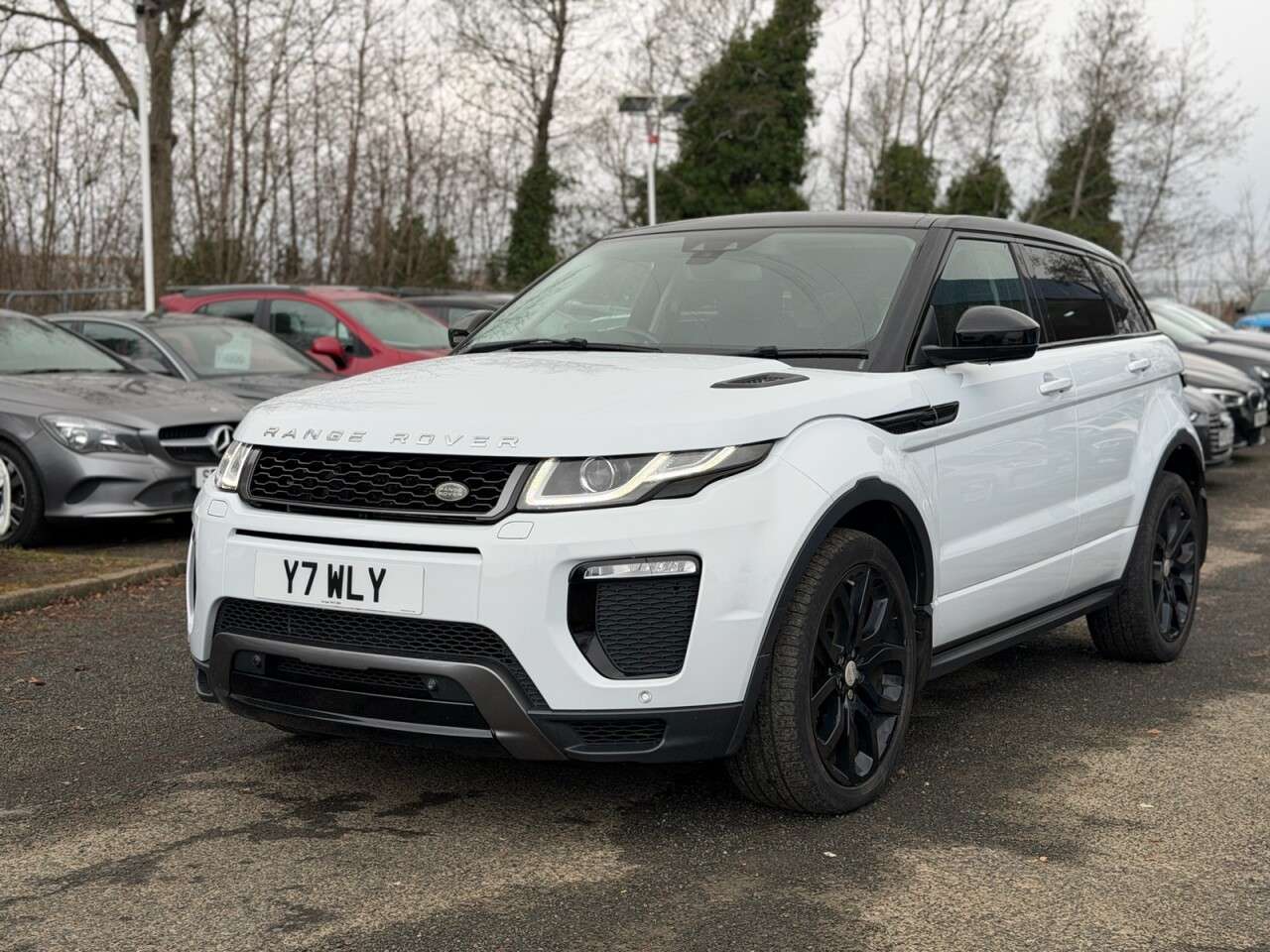 A 2015 LAND ROVER RANGE ROVER EVOQUE 2.0 TD4 HSE Dynamic SUV 5dr Diesel Auto 4WD Euro 6 (s/s) (180 ps) A 2015 LAND ROVER RANGE ROVER EVOQUE 2.0 TD4 HSE Dynamic SUV 5dr Diesel Auto 4WD Euro 6 (s/s) (180 ps)