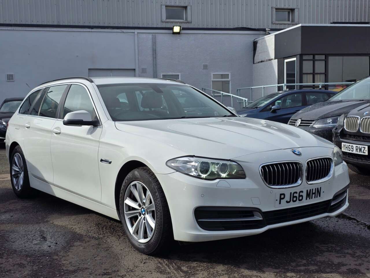 A 2016 BMW 5 SERIES 2.0 520d SE Touring 5dr Diesel Auto Euro 6 (s/s) (190 ps) A 2016 BMW 5 SERIES 2.0 520d SE Touring 5dr Diesel Auto Euro 6 (s/s) (190 ps)