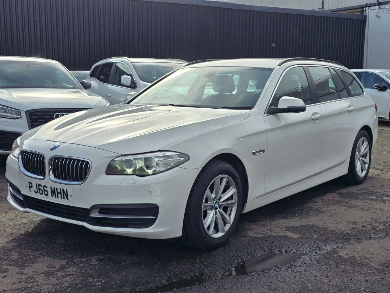 A 2016 BMW 5 SERIES 2.0 520d SE Touring 5dr Diesel Auto Euro 6 (s/s) (190 ps) A 2016 BMW 5 SERIES 2.0 520d SE Touring 5dr Diesel Auto Euro 6 (s/s) (190 ps)