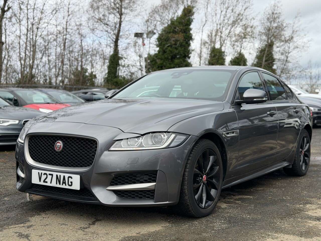 A 2016 JAGUAR XF 2.0d R-Sport Saloon 4dr Diesel Auto Euro 6 (s/s) (180 ps) A 2016 JAGUAR XF 2.0d R-Sport Saloon 4dr Diesel Auto Euro 6 (s/s) (180 ps)