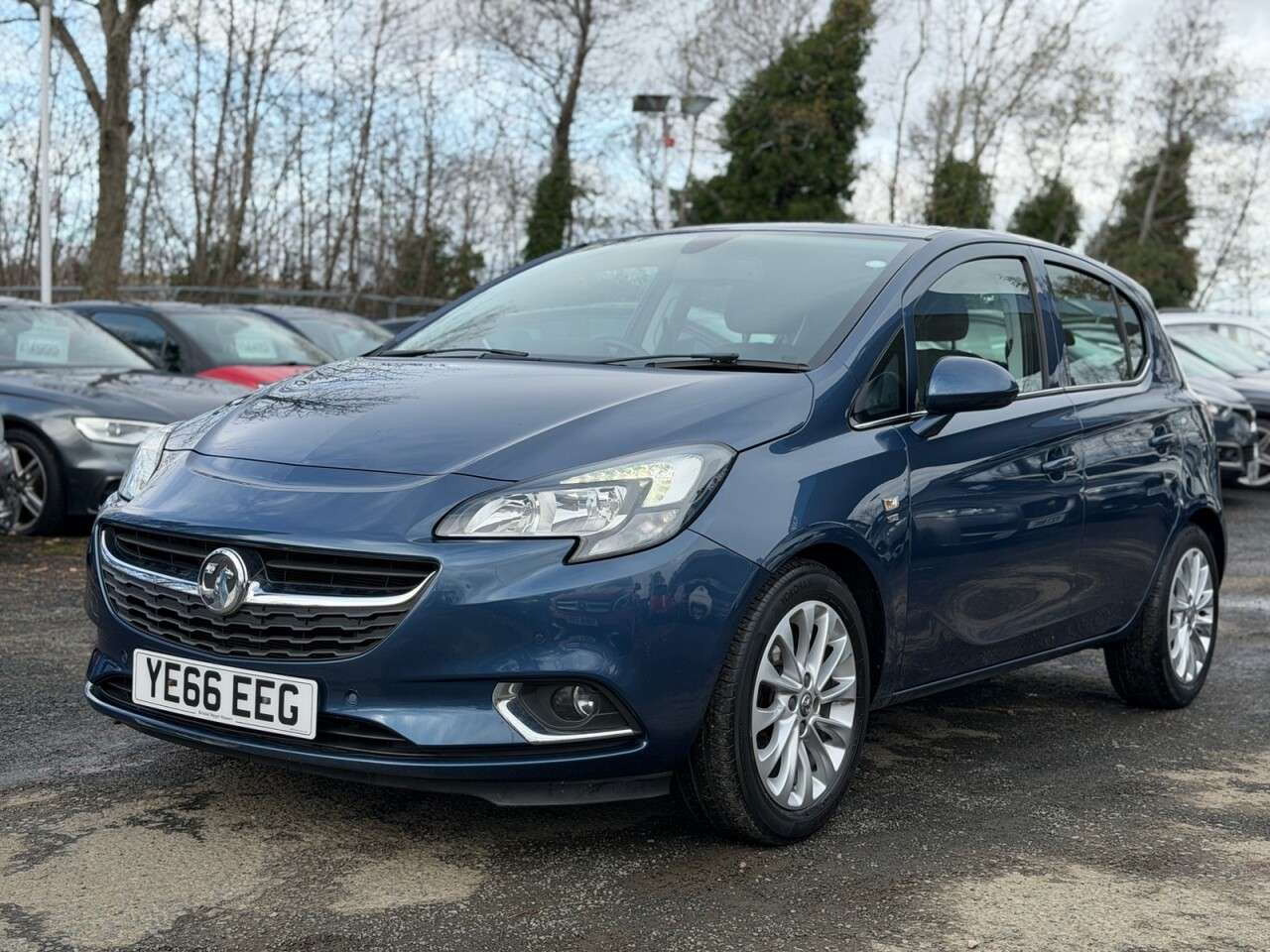 A 2016 VAUXHALL CORSA 1.4i SE Hatchback 5dr Petrol Auto Euro 6 (90 ps) A 2016 VAUXHALL CORSA 1.4i SE Hatchback 5dr Petrol Auto Euro 6 (90 ps)