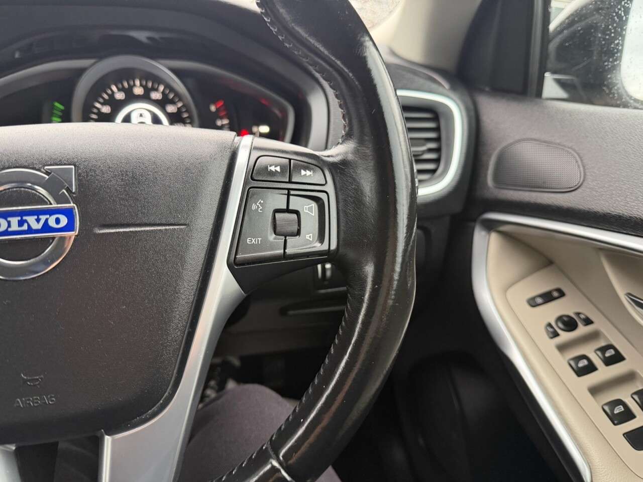 2015 VOLVO V40 CROSS COUNTRY 2015 VOLVO V40 CROSS COUNTRY