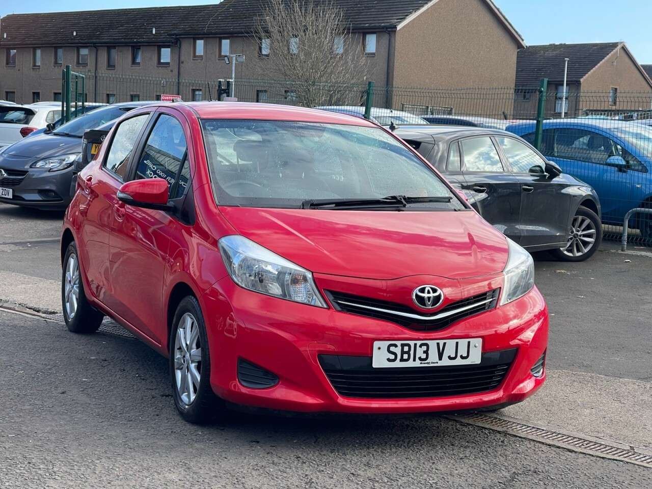 A 2013 TOYOTA YARIS 1.33 Dual VVT-i TR Hatchback 5dr Petrol Multidrive S Euro 5 (101 ps) A 2013 TOYOTA YARIS 1.33 Dual VVT-i TR Hatchback 5dr Petrol Multidrive S Euro 5 (101 ps)