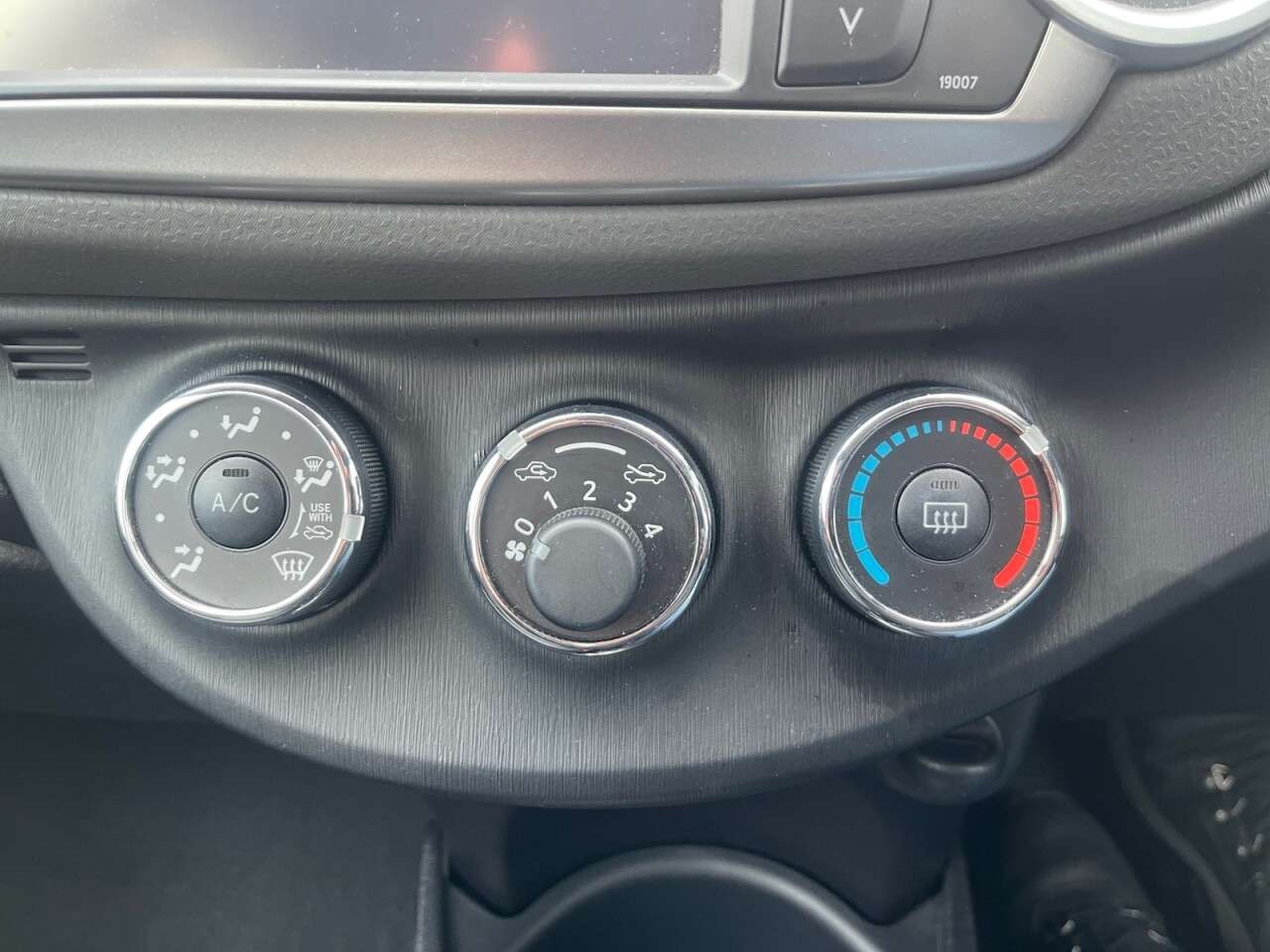2013 TOYOTA YARIS 2013 TOYOTA YARIS
